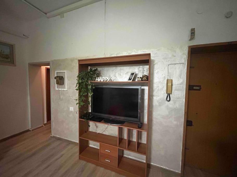 Mirella Apt, 2min Train Station Apartment *