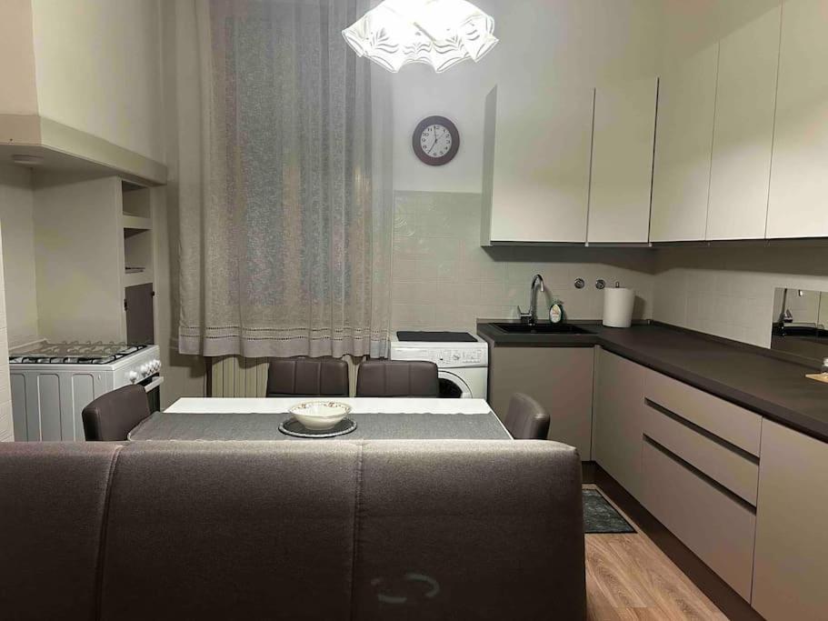 Apartment Mirella Apt, 2min Train Station