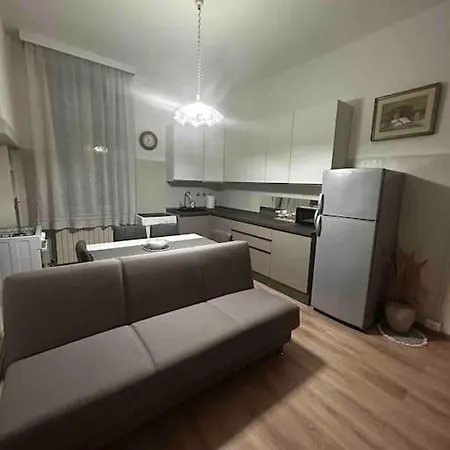 Mirella Apt, 2Min Train Station Mestre Exterior photo